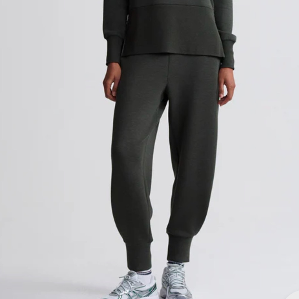 NWT Varley “The Relaxed Pant” DoubleSoft Relaxed Joggers / Elevated sweatpants